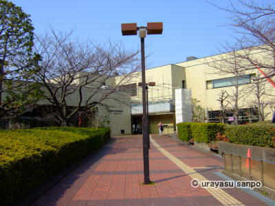 浦安中央図書館